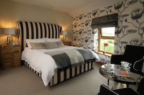 Quarto casal luxo, 1 cama de casal | Escrivaninha, Wi-Fi de cortesia, roupa de cama