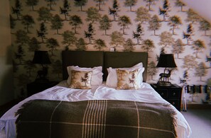 Deluxe-Doppelzimmer, 1 Doppelbett | Schreibtisch, kostenloses WLAN, Bettwäsche