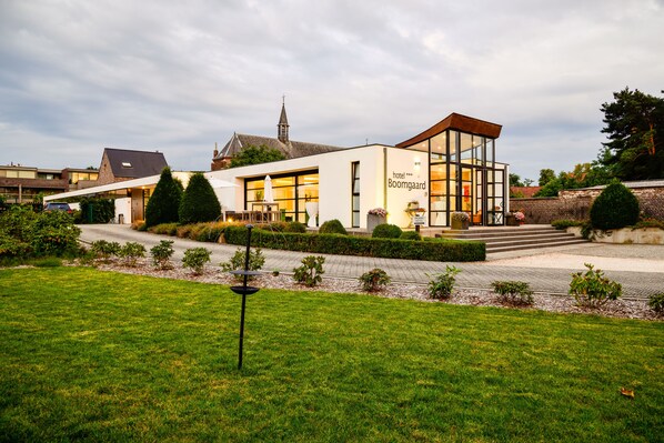 Fassade der Unterkunft – Abend/Nacht