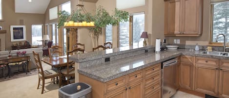 Townhome, 3 Bedrooms | Private kitchen