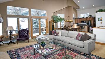 Townhome, 3 Bedrooms | Living room | Smart TV