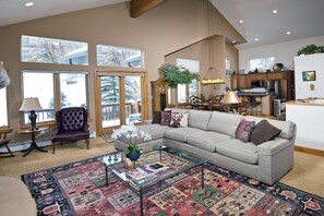 Townhome, 3 Bedrooms | Living room | Smart TV