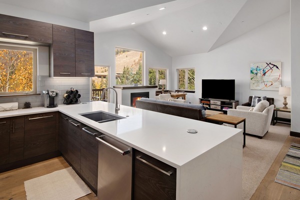 Condo, 3 Bedrooms | Private kitchen | Coffee/tea maker, fridge, microwave, oven