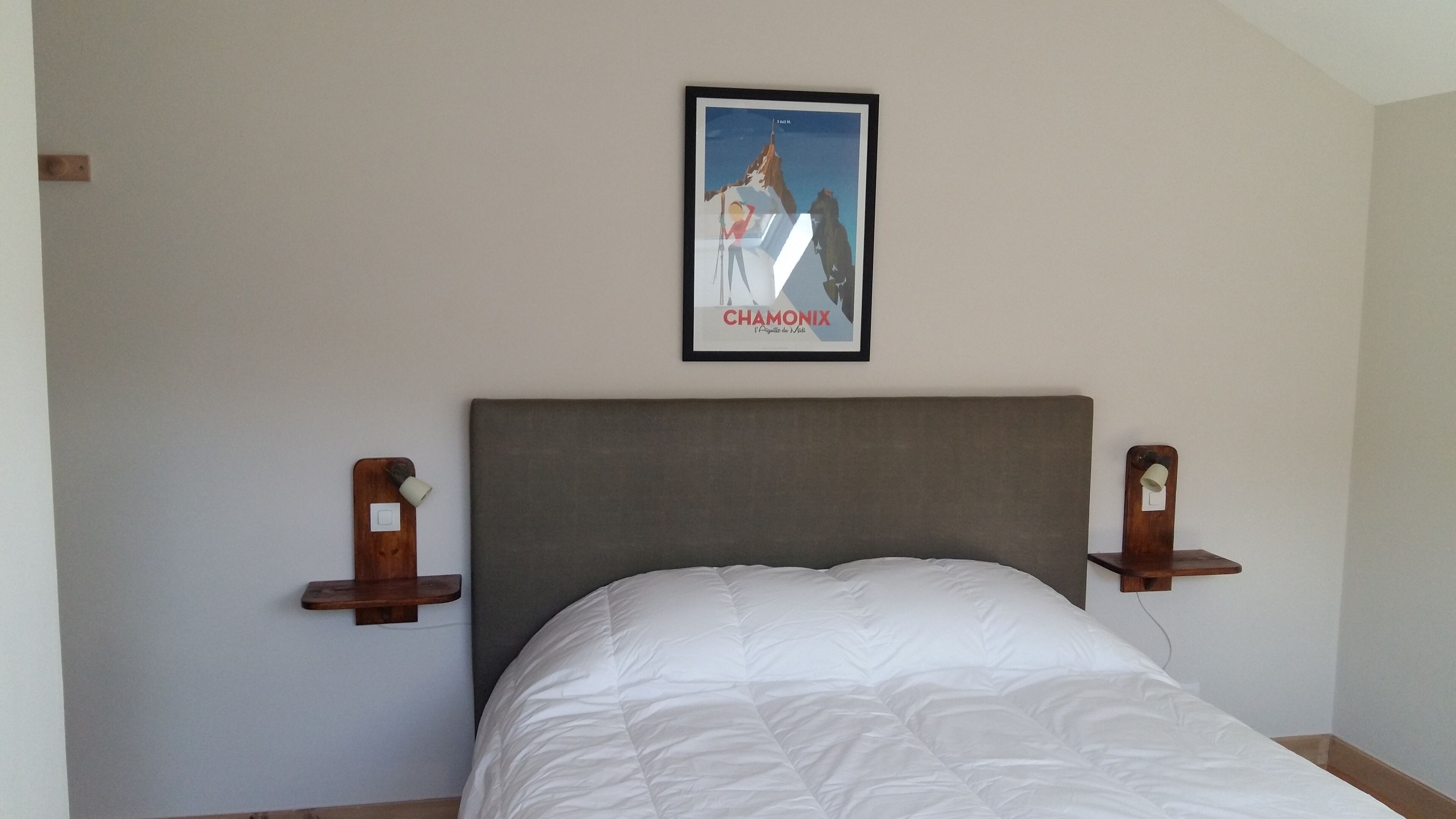 3 habitaciones, tabla de planchar con plancha y ropa de cama 