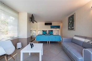 Dobbeltrom, 1 kingsize-seng, hageutsikt (Calciet) | Safe på rommet, individuelt dekorert og individuelt innredet