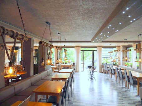 Restaurant. Zum Valwiger Herrenberg