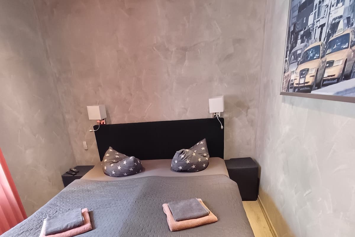 Kamar Double Basic | Minibar, Wi-Fi gratis, dan seprai linen