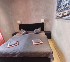Basic Double Room | Minibar, free WiFi, bed sheets - Zum Valwiger Herrenberg (Valwig)