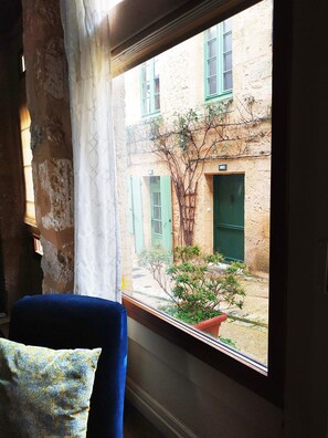 Interior - Heart of medieval beau village Belves- townhouse with terrace and garden. (Belvès)