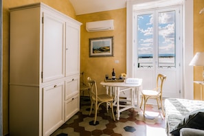 Apartamento Confort, vistas al mar, frente al mar | Zona de estar