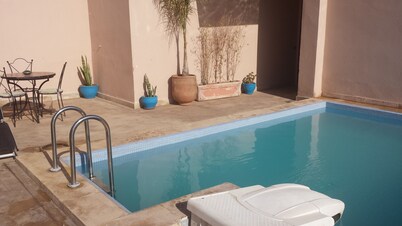 Residence with swimming pool on the roof, apartment with terrace in the center