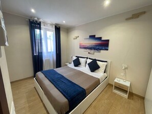 3 habitaciones, tabla de planchar con plancha, wifi y ropa de cama 