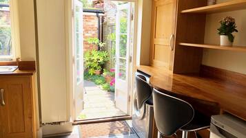 Casa familiar, 2 camas de matrimonio, no fumadores, vistas a la ciudad | Vistas al jardín