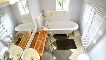 Family House, 2 Queen Beds, Non Smoking, City View | Bathroom | Free toiletries, hair dryer, towels