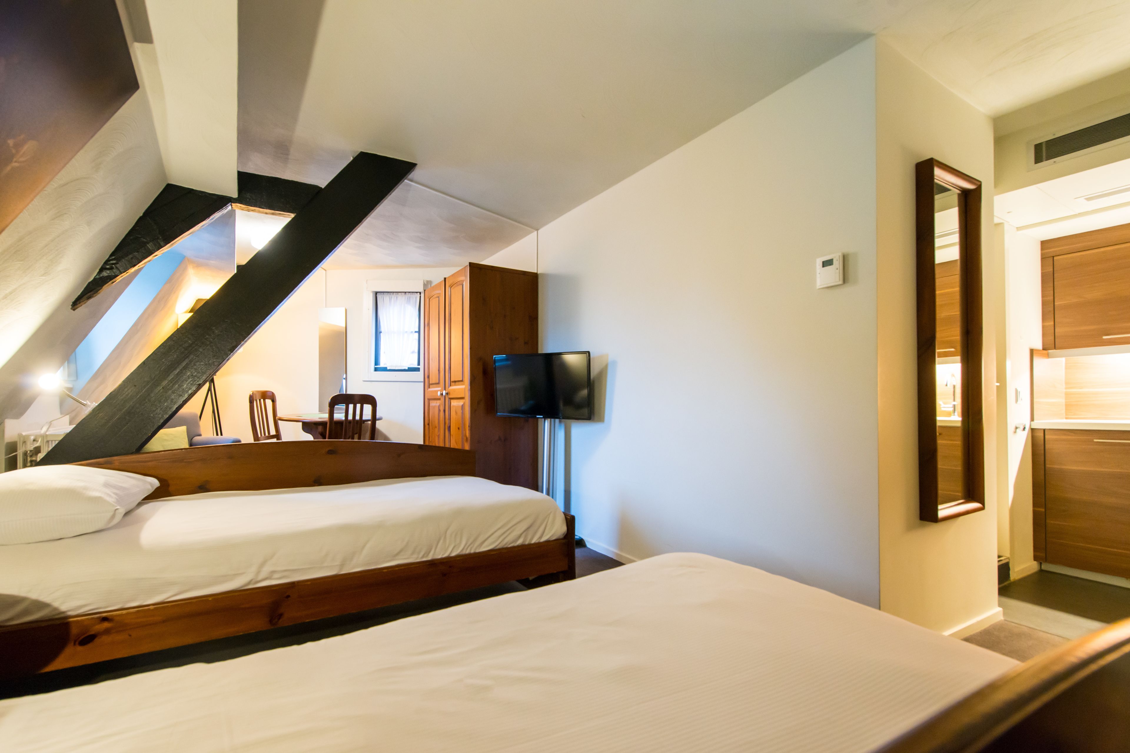 studio | minibar, in-room safe, desk, soundproofing