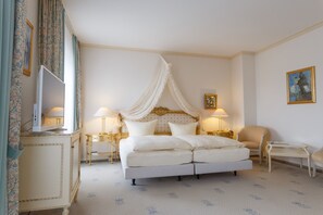 Chambre Double ou avec lits jumeaux | Literie hypoallergénique, bureau, rideaux occultants