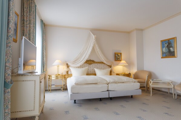 Double or Twin Room | Hypo-allergenic bedding, desk, blackout drapes, cribs/infant beds