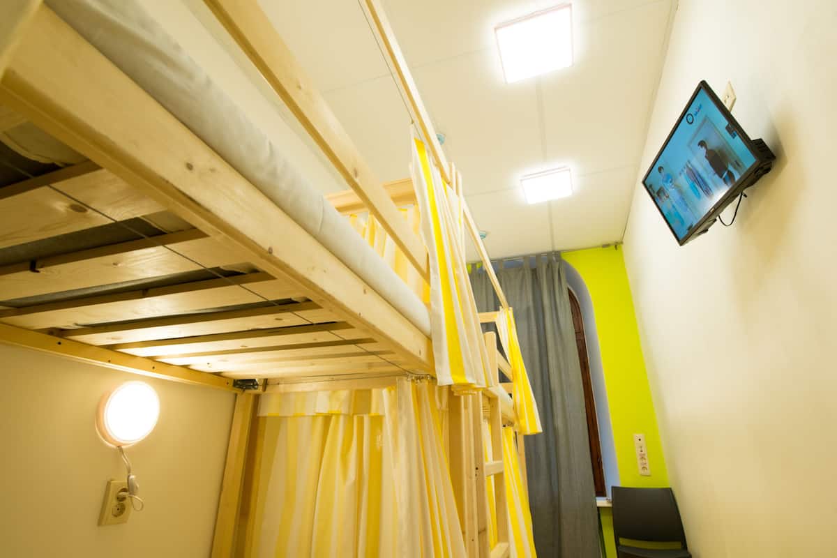Quadruple Room, Shared Bathroom (Shared within 3 rooms) | Kalis bunyi, Wi-fi percuma