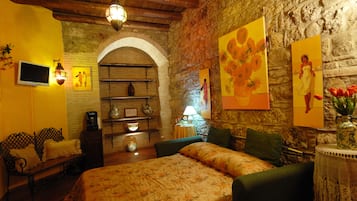 Deluxe Double Room | In-room safe, individually decorated, individually furnished, desk