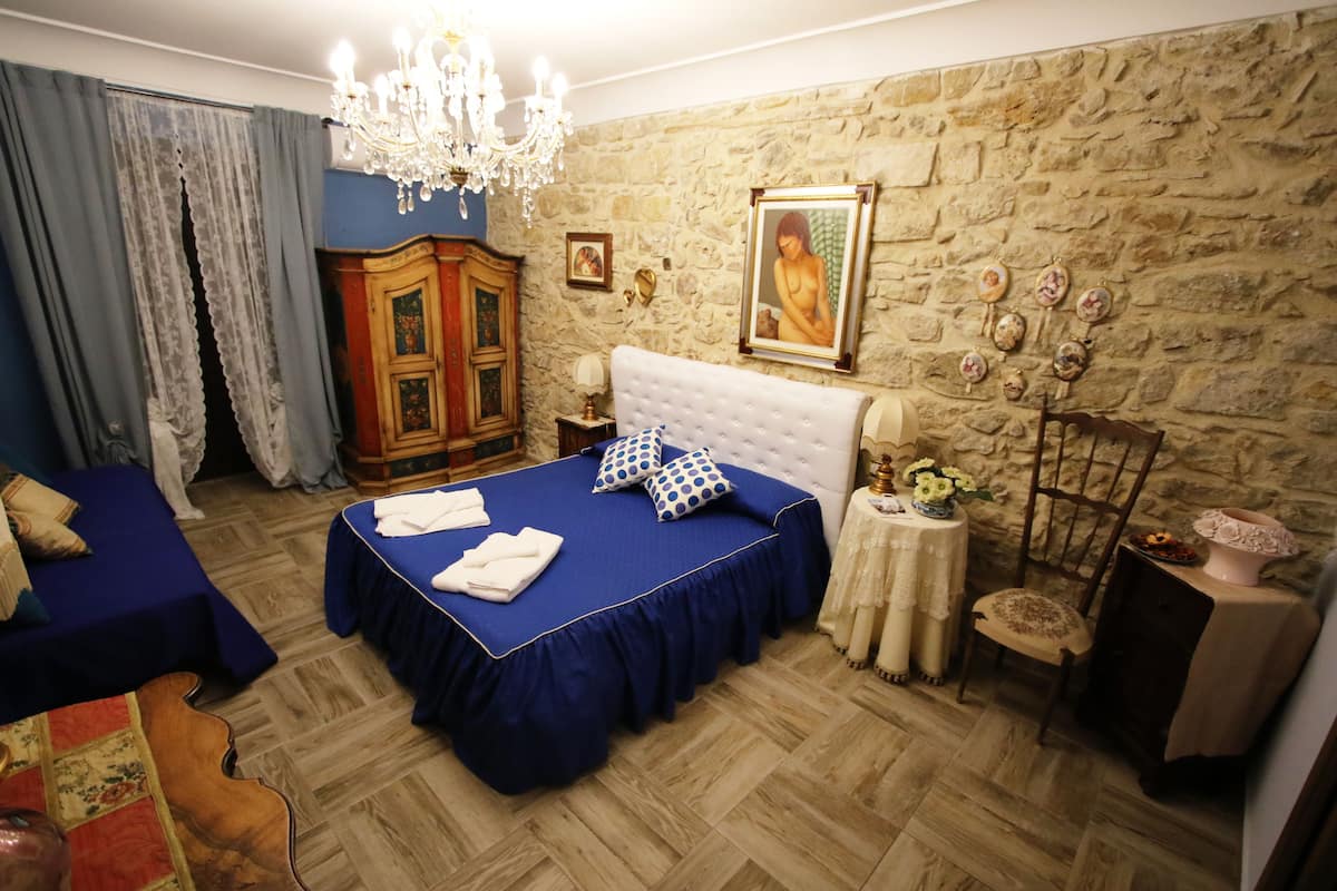 Deluxe Double Room | In-room safe, individually decorated, individually furnished, desk