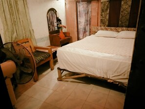 مكتب وواي فاي مجانًا وملاءات أسرّة