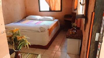 Phòng cơ bản, 1 phòng ngủ | Bàn, truy cập Internet không dây miễn phí, bộ trải giường