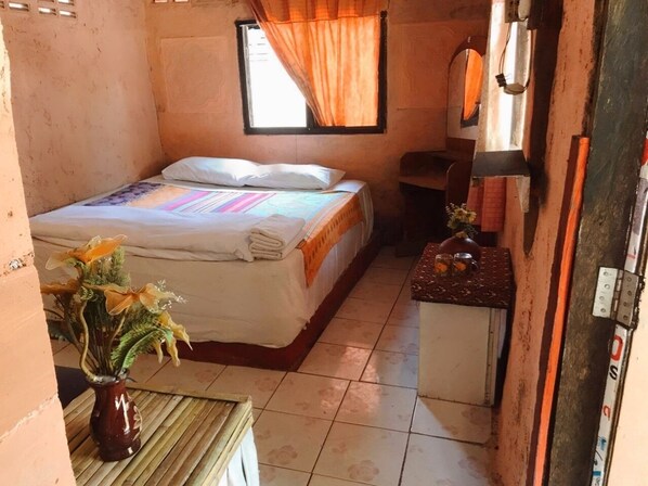 مكتب وواي فاي مجانًا وملاءات أسرّة