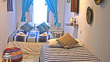 Classic Room, Private Bathroom | Iron/ironing board, free WiFi, bed sheets