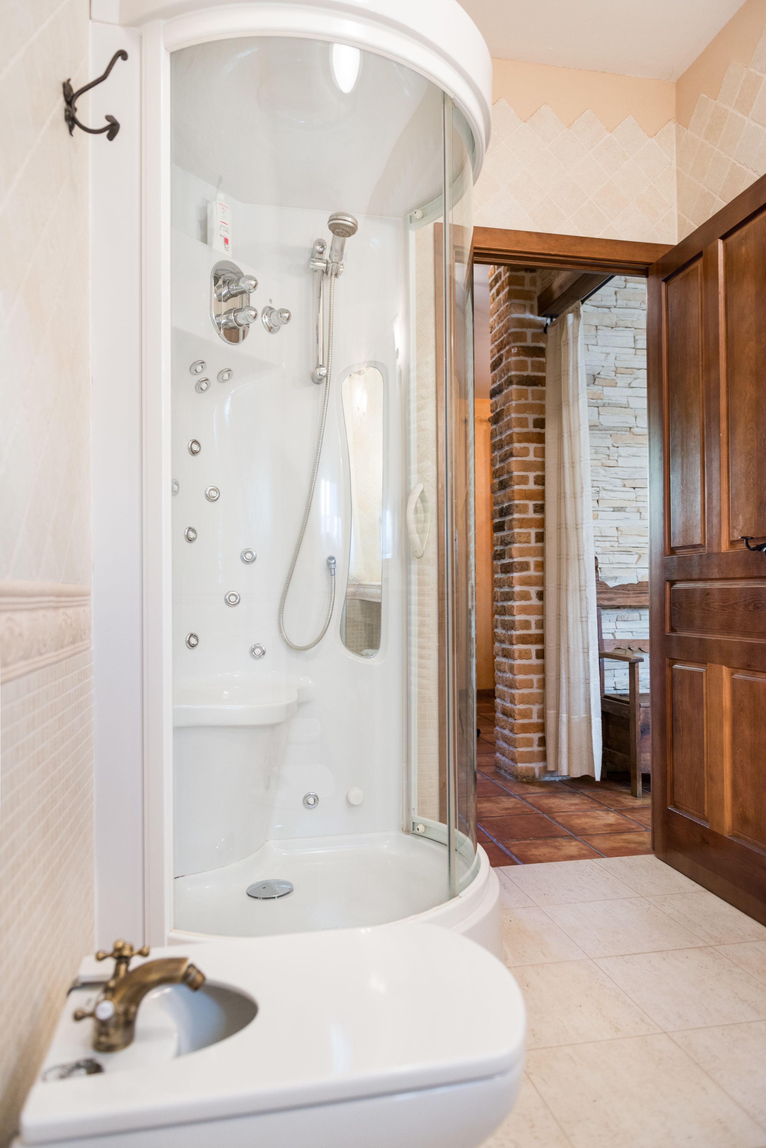 Suite junior | Baño | Artículos de higiene personal gratuitos y toallas