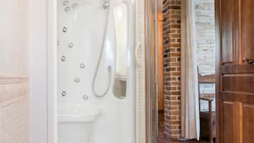 Suite junior | Baño | Artículos de higiene personal gratuitos y toallas