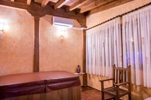 Quarto casal, banheira de hidromassagem | Banheira de hidromassagem particular