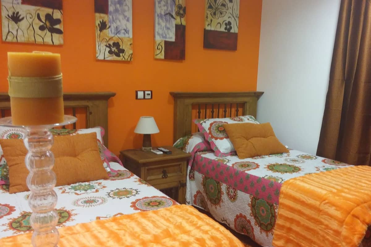 Standard Double Room, 2 Single Beds