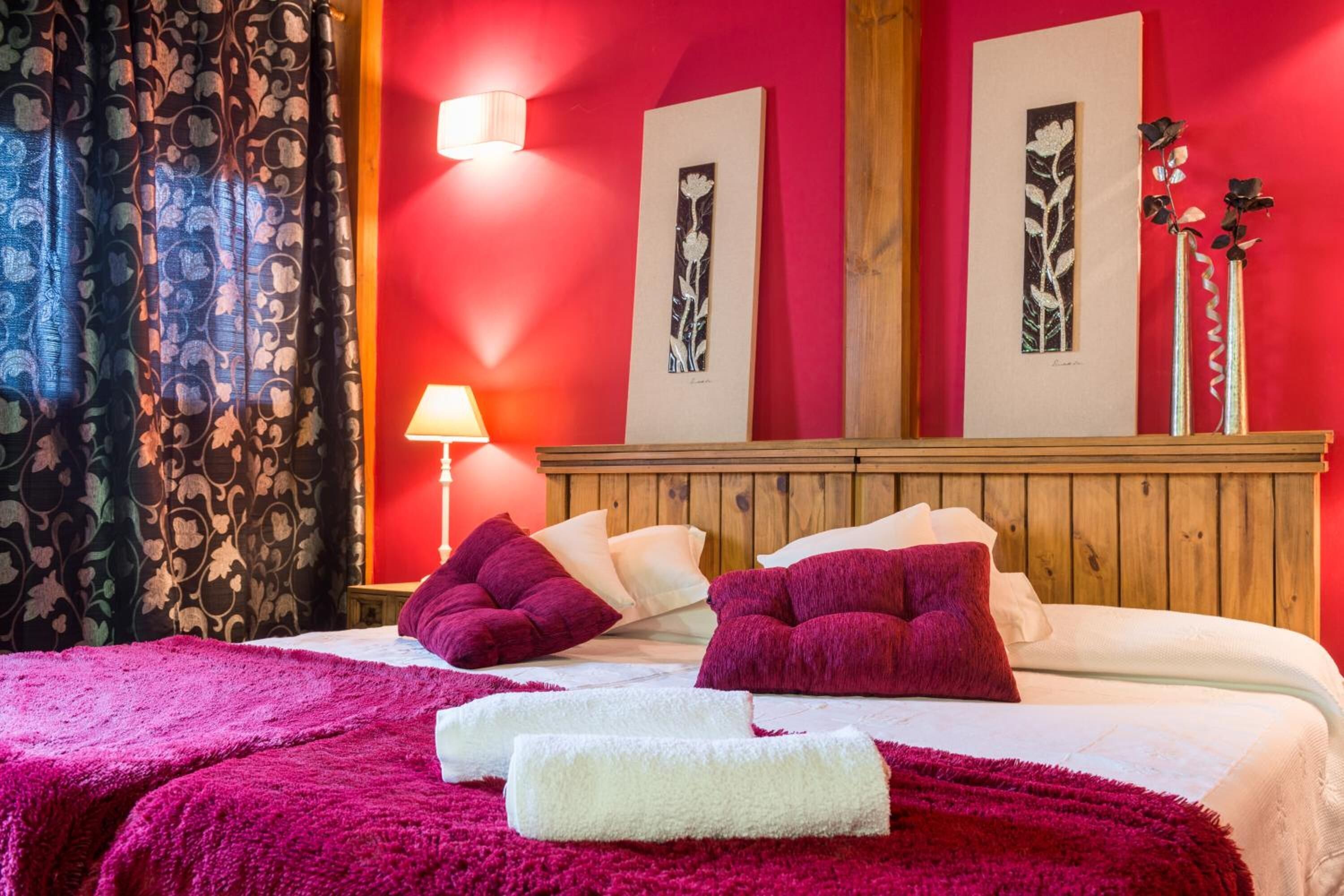 Desk, laptop workspace, free WiFi, bed sheets