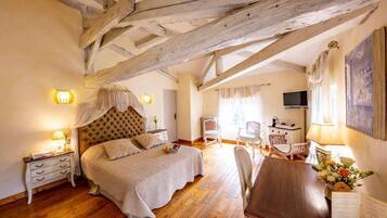 Superior Room, 1 King Bed, Non Smoking, Park View
