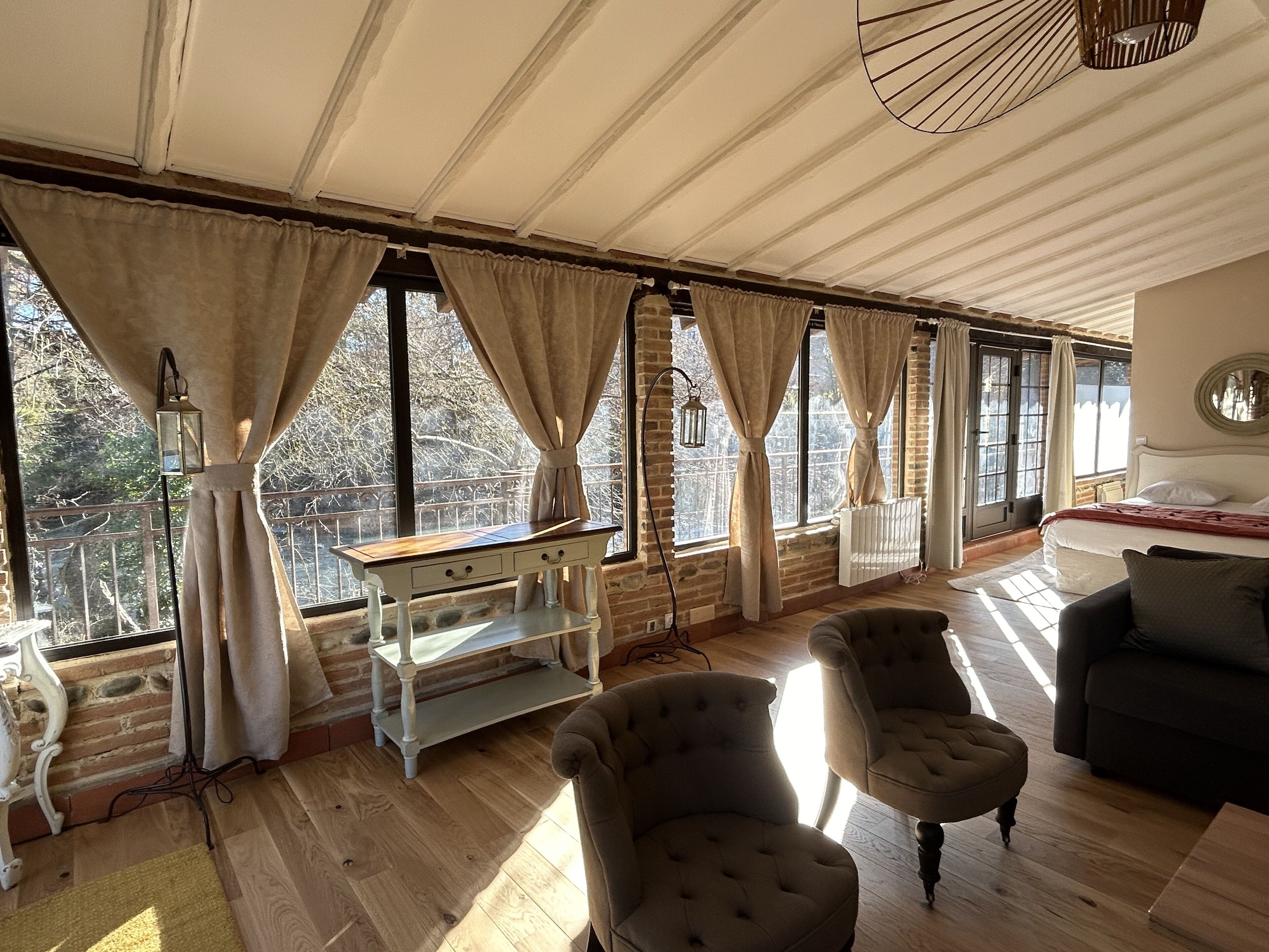 exclusive house | 1 bedroom, premium bedding, desk, soundproofing