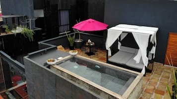 Suite, alberca privada | Ropa de cama de alta calidad, edredón y camas con pillow-top