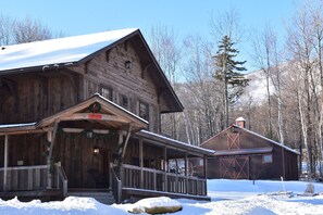 Façana frontal de l'allotjament