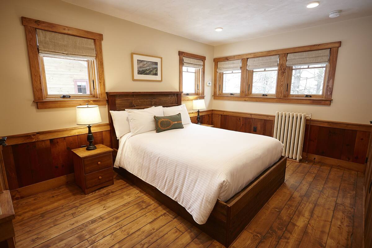 Premium bedding, down comforters, pillowtop beds, in-room safe