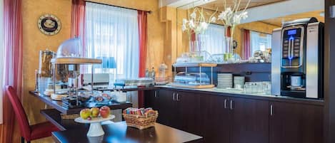 Free daily buffet breakfast