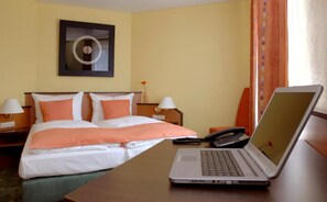 Double or Twin Room | Soundproofing, cribs/infant beds, rollaway beds, free WiFi - Hotel Sperling (Speyer)