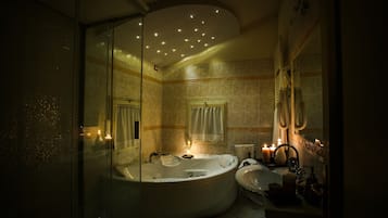 Ensemble douche/baignoire, baignoire Ă jets, sĂšche-cheveux, bidet