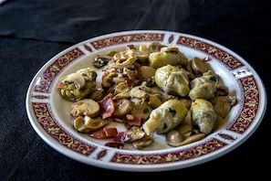 Food and drink - Hostal Mizmaya (Entrambasaguas)