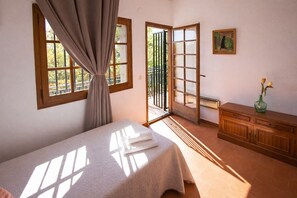 7 habitaciones, tabla de planchar con plancha y wifi gratis 