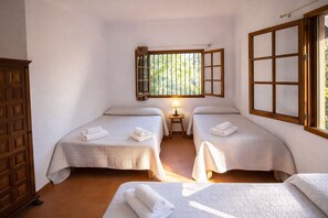 7 bedrooms, iron/ironing board, free WiFi, bed sheets - Saucy Chateau for 24 pax - close to Blanes! (Gerona / Girona)