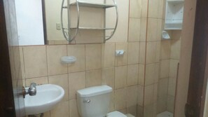 Bathroom - El Canadiense (Canoas de Punta Sal)