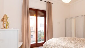 Unclassified image, 3 of 44, button - Residence Sorrento (Sorrento)