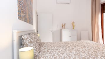 2 habitaciones, tabla de planchar con plancha y cunas gratuitas