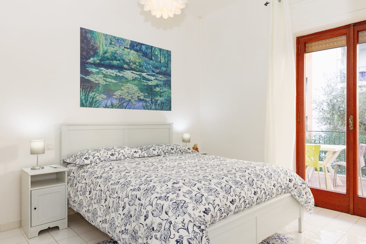 Apartemen Kota, 2 kamar tidur, teras, pemandangan kebun (Via Parsano 6 B) | Setrika/meja setrika, tempat tidur bayi gratis, dan Wi-Fi gratis