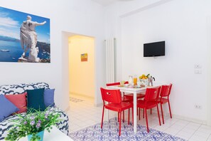 City Apartment, 2 Bedrooms, Terrace, Garden View (Via Parsano 6 B) | Living area | 32-inch LCD TV with digital channels, TV - Residence Sorrento (Sorrento)