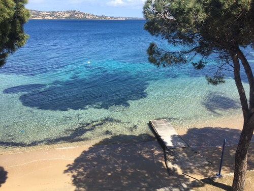 Three-room apartment Palau. Residence with swimming pool.